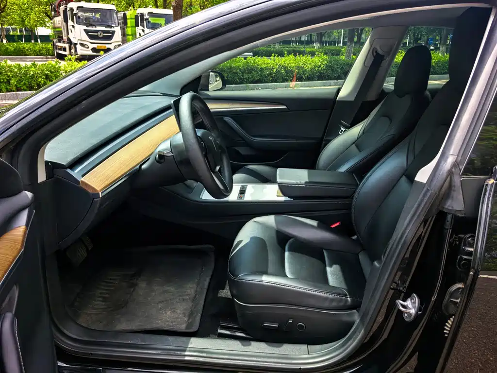 Tesla Model 3 — миниатюра 8