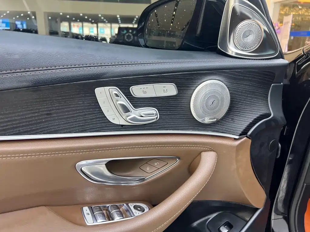 Mercedes-Benz E-Class — миниатюра 9