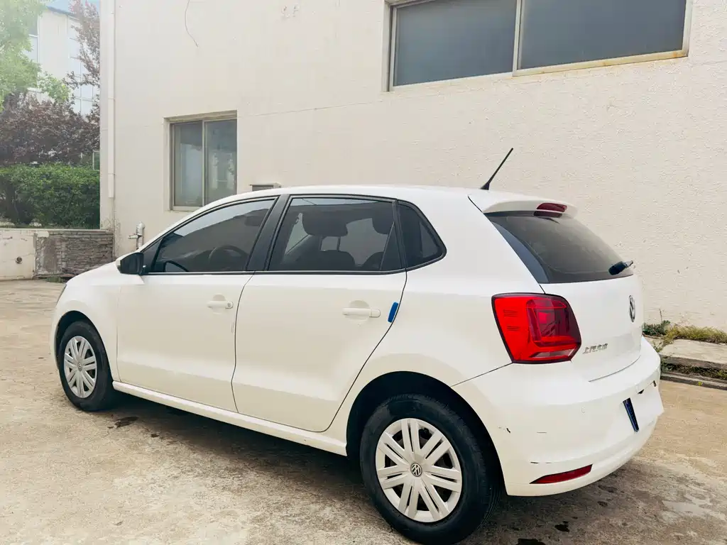Volkswagen Polo 2016 1.4L AT