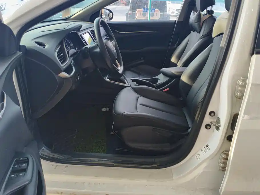 Buick Excelle — миниатюра 9