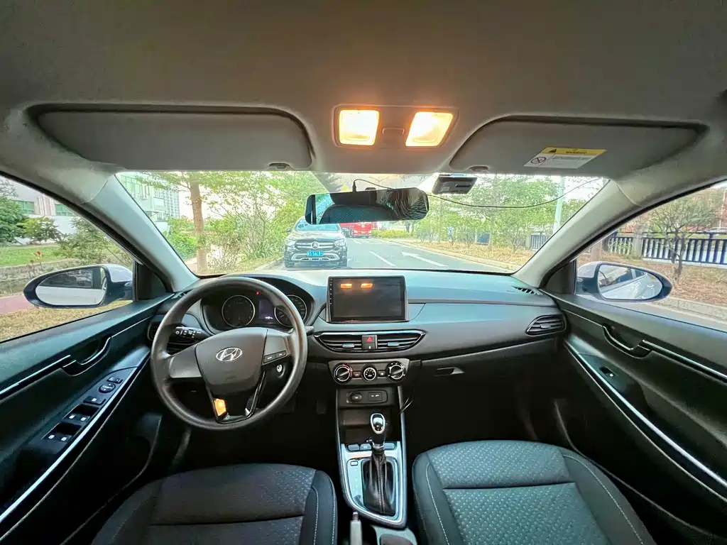 Hyundai Elantra — миниатюра 5