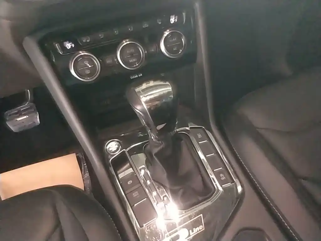 Volkswagen Tiguan L — миниатюра 14