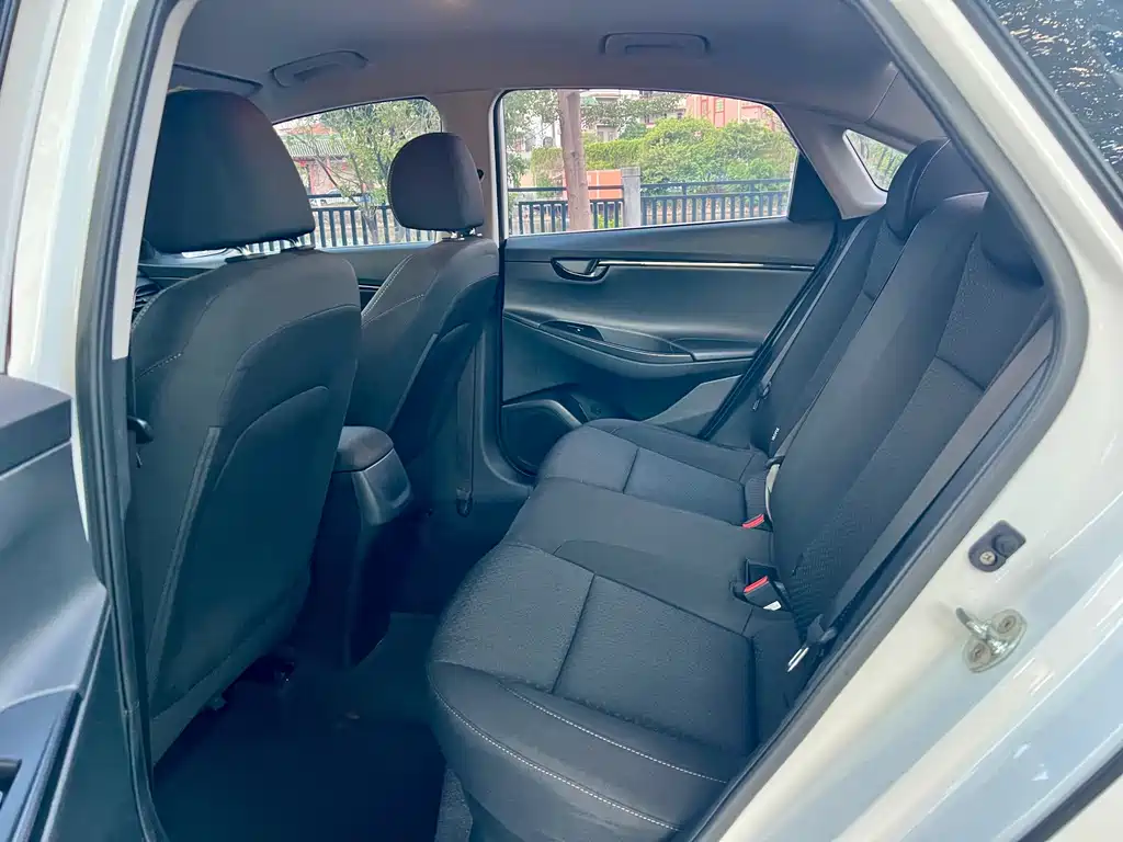 Hyundai Elantra — миниатюра 6