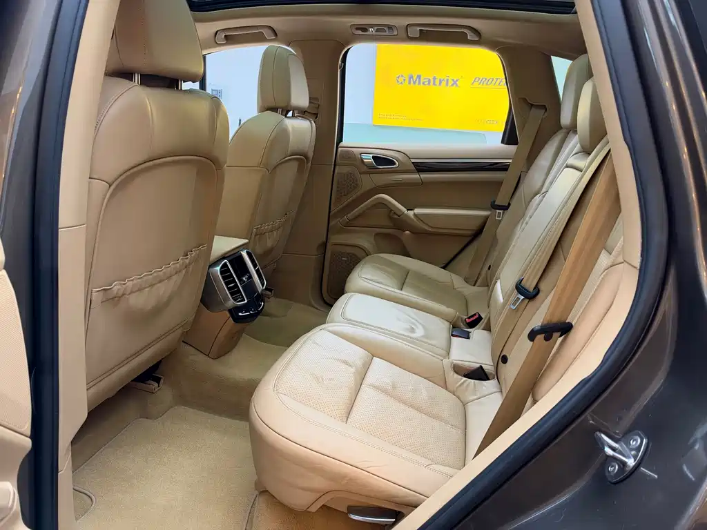 Porsche Cayenne — миниатюра 20