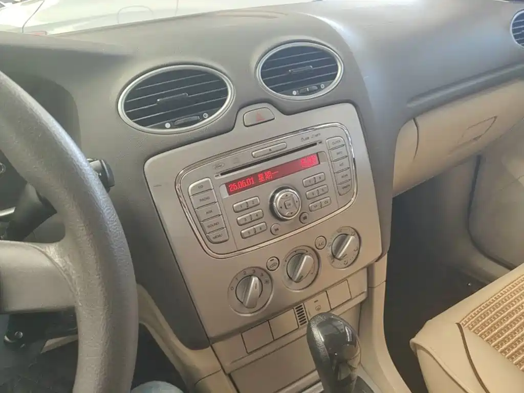Ford Focus 2013 1.8L AT