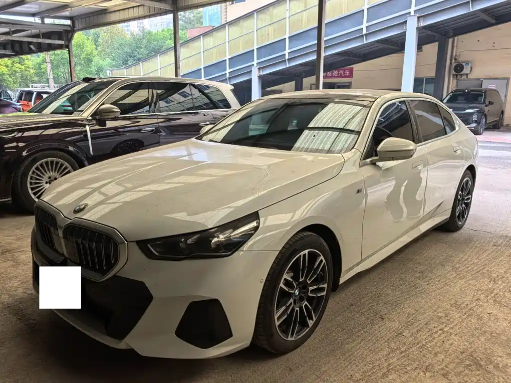 BMW 5 Series — миниатюра 9