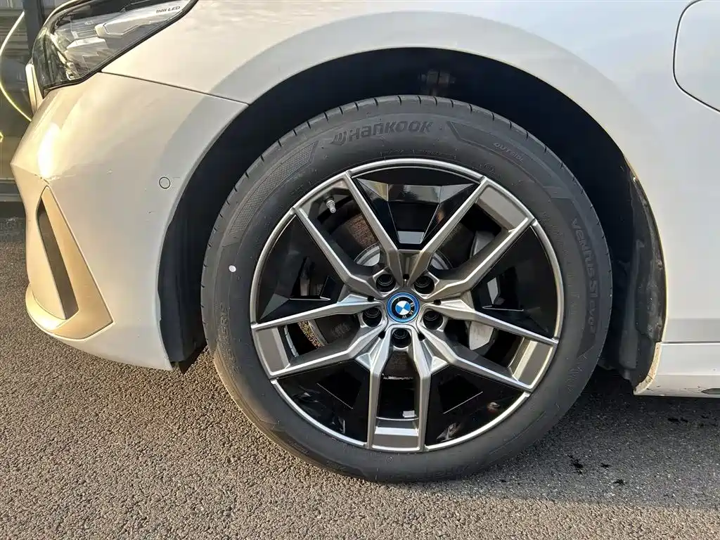 BMW i5 — миниатюра 8