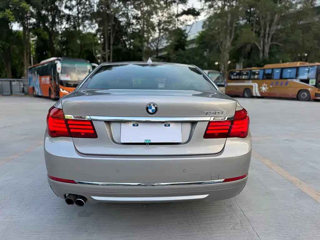 BMW 7 Series — миниатюра 20