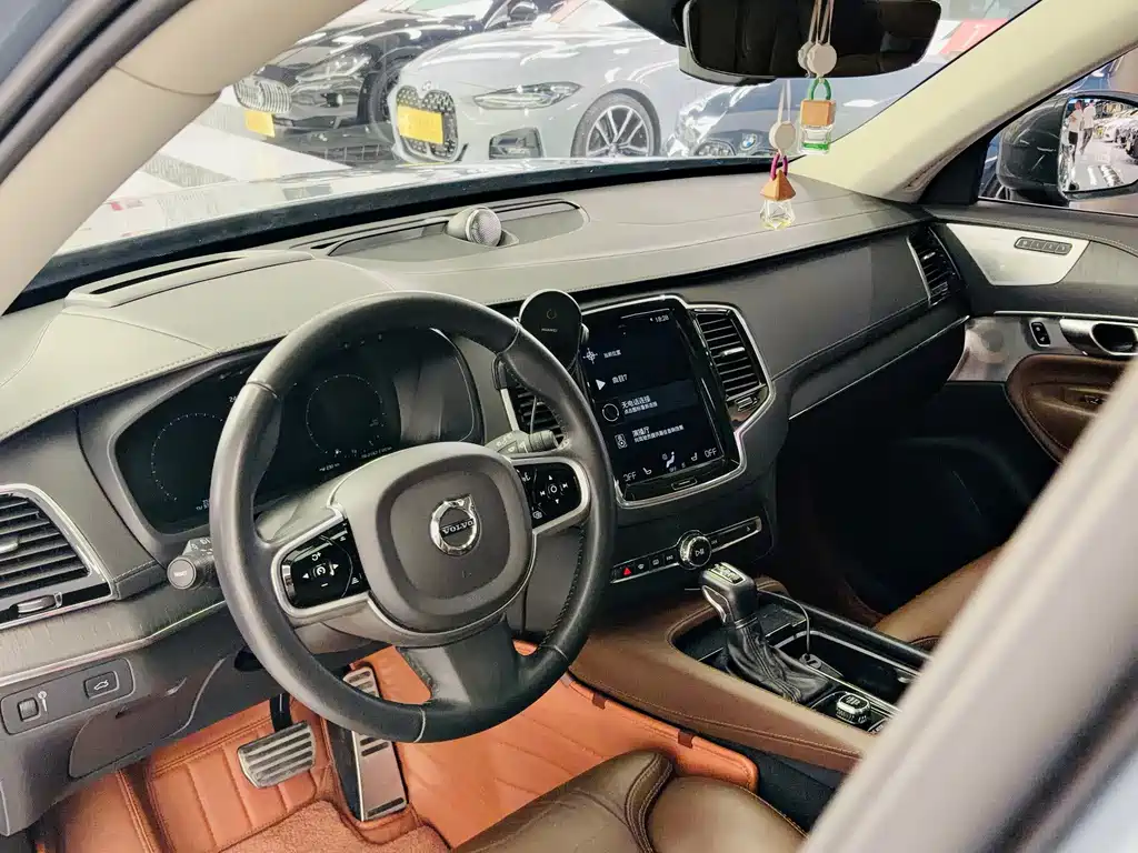 Volvo XC90 — миниатюра 11