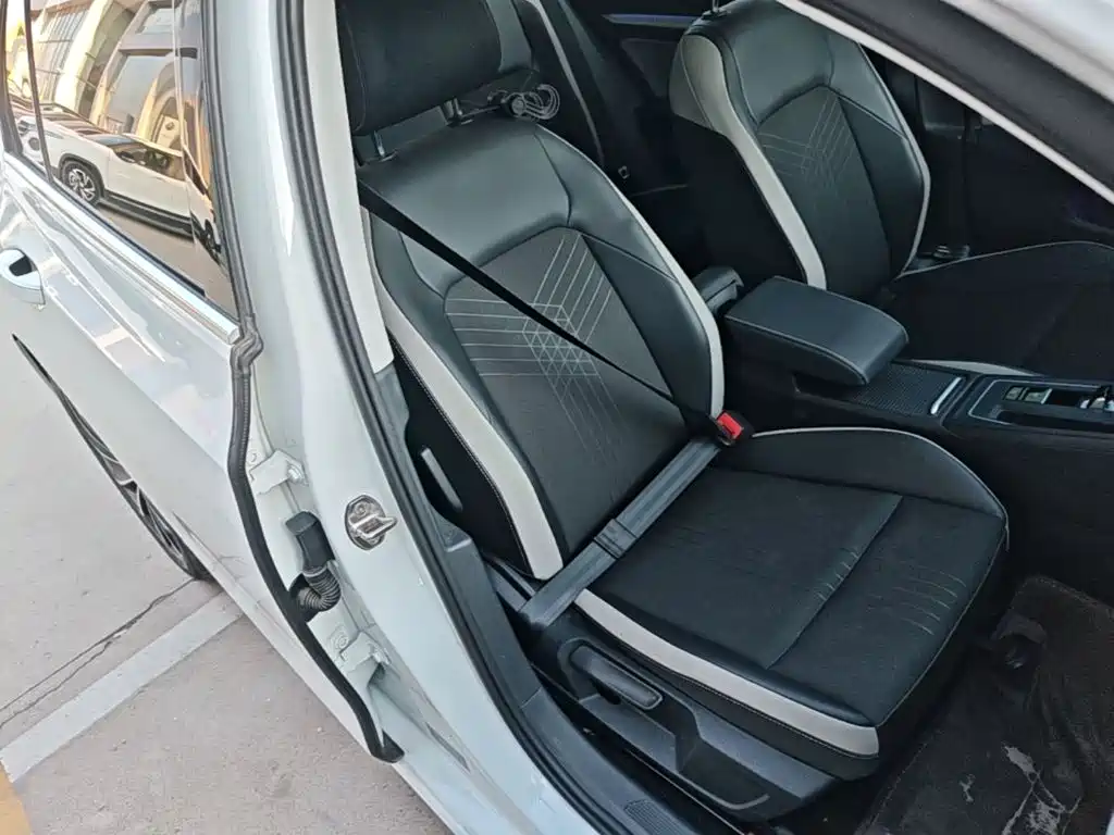 Volkswagen Golf — миниатюра 25