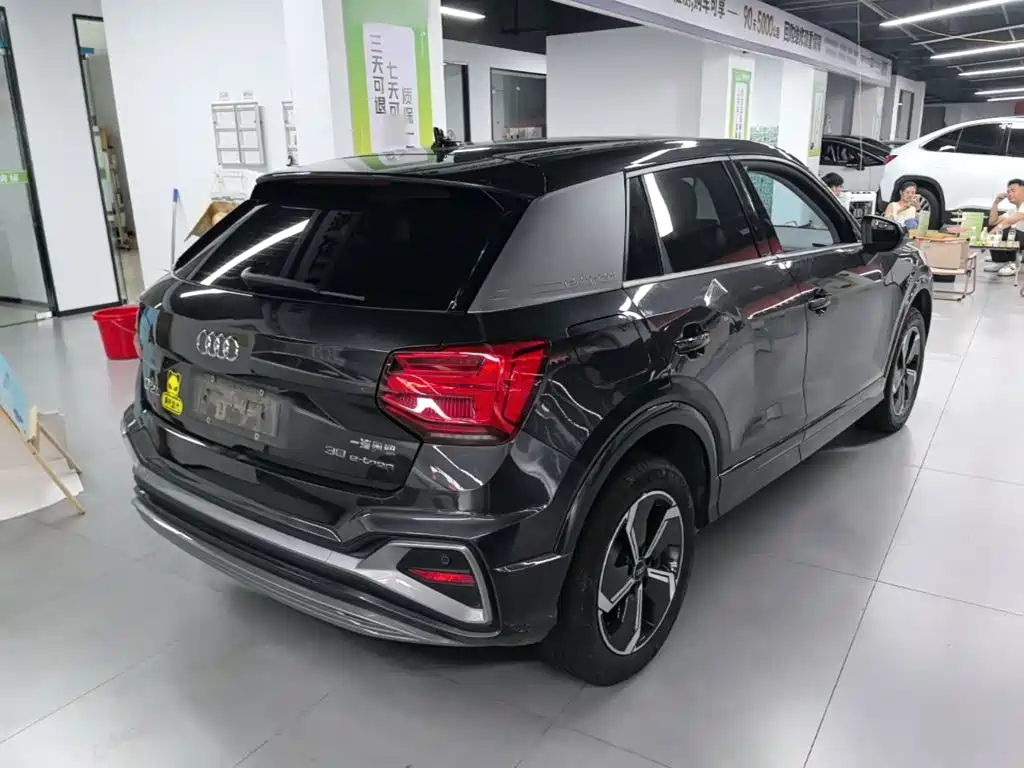 Audi Q2L e-tron — миниатюра 7