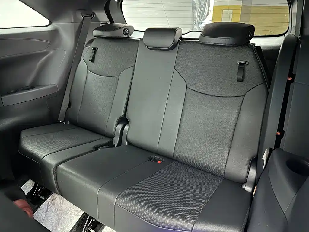 Toyota Sienna — миниатюра 20