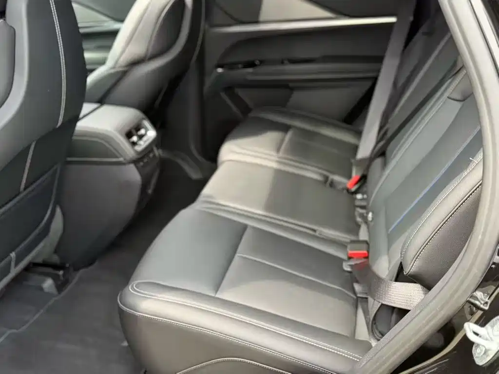 Cadillac XT5 — миниатюра 5