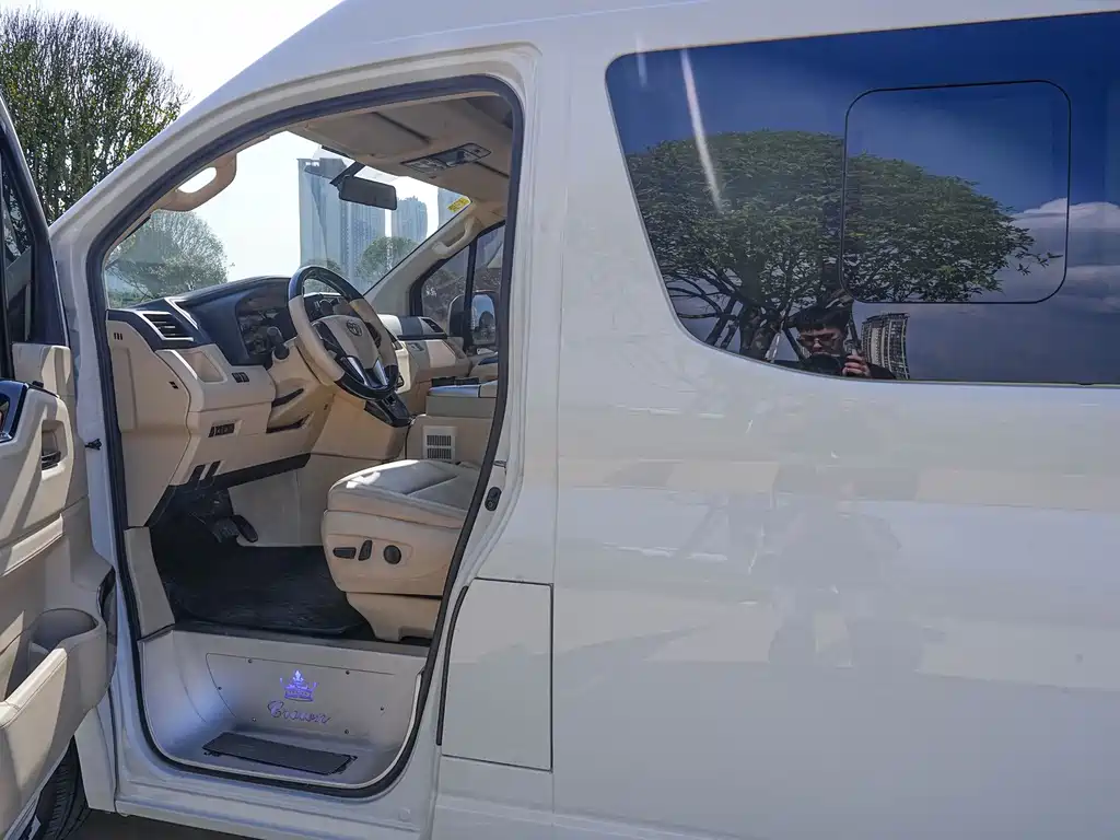 Toyota Hiace — миниатюра 11