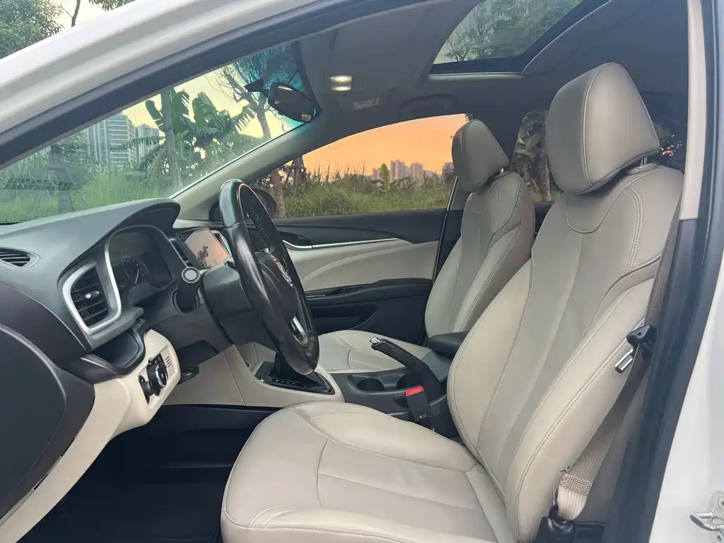 Buick Excelle — миниатюра 8