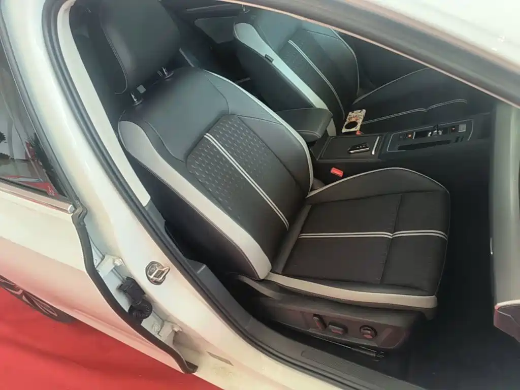 Volkswagen Golf — миниатюра 25