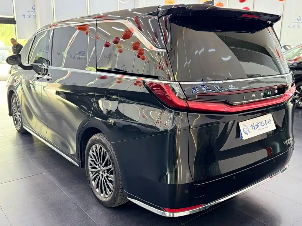 Lexus LM — миниатюра 4