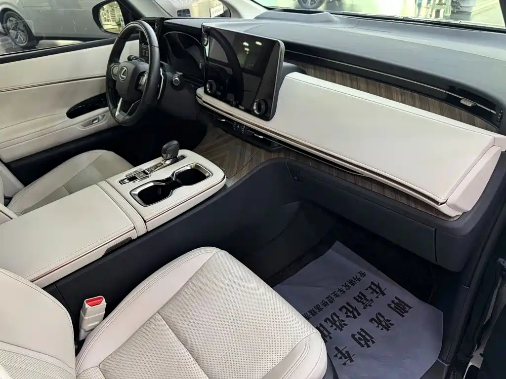 Lexus LM — миниатюра 7