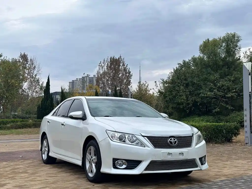 Toyota Camry — миниатюра 3