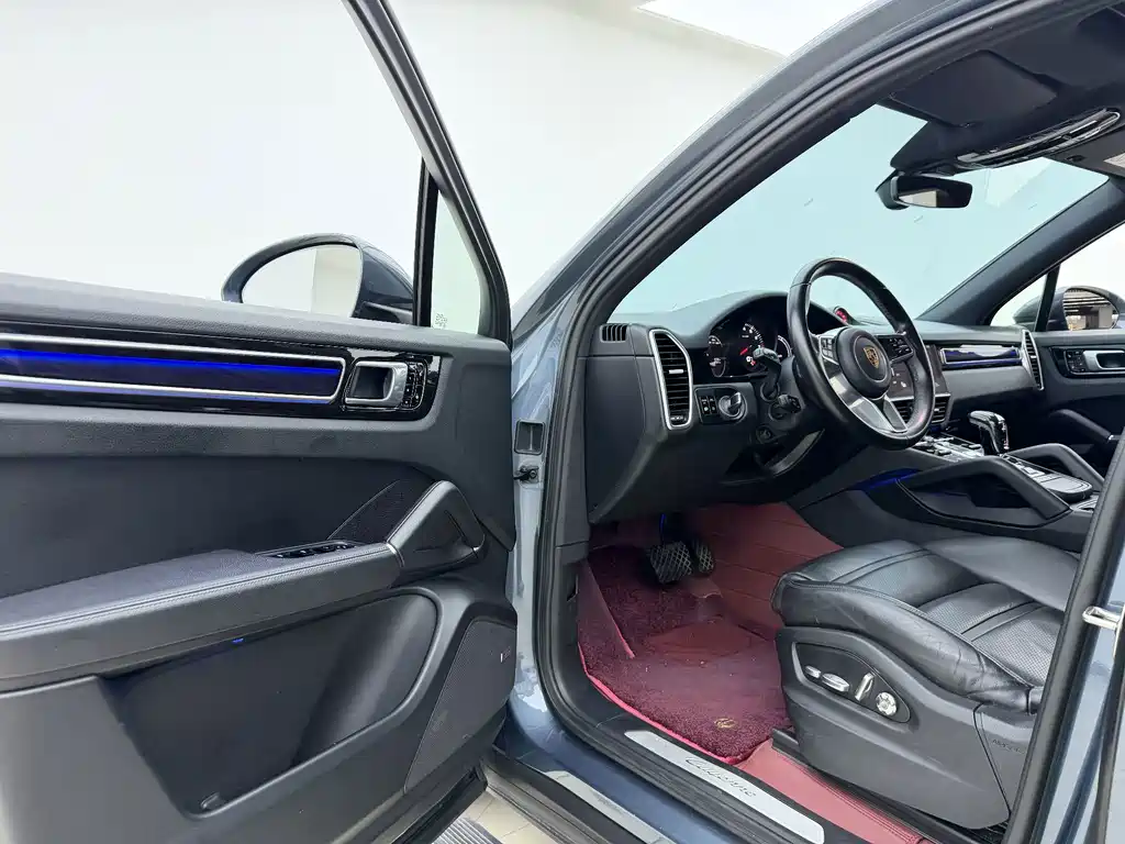 Porsche Cayenne — миниатюра 5