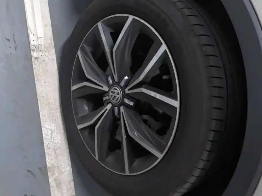 Volkswagen Tiguan L — миниатюра 6