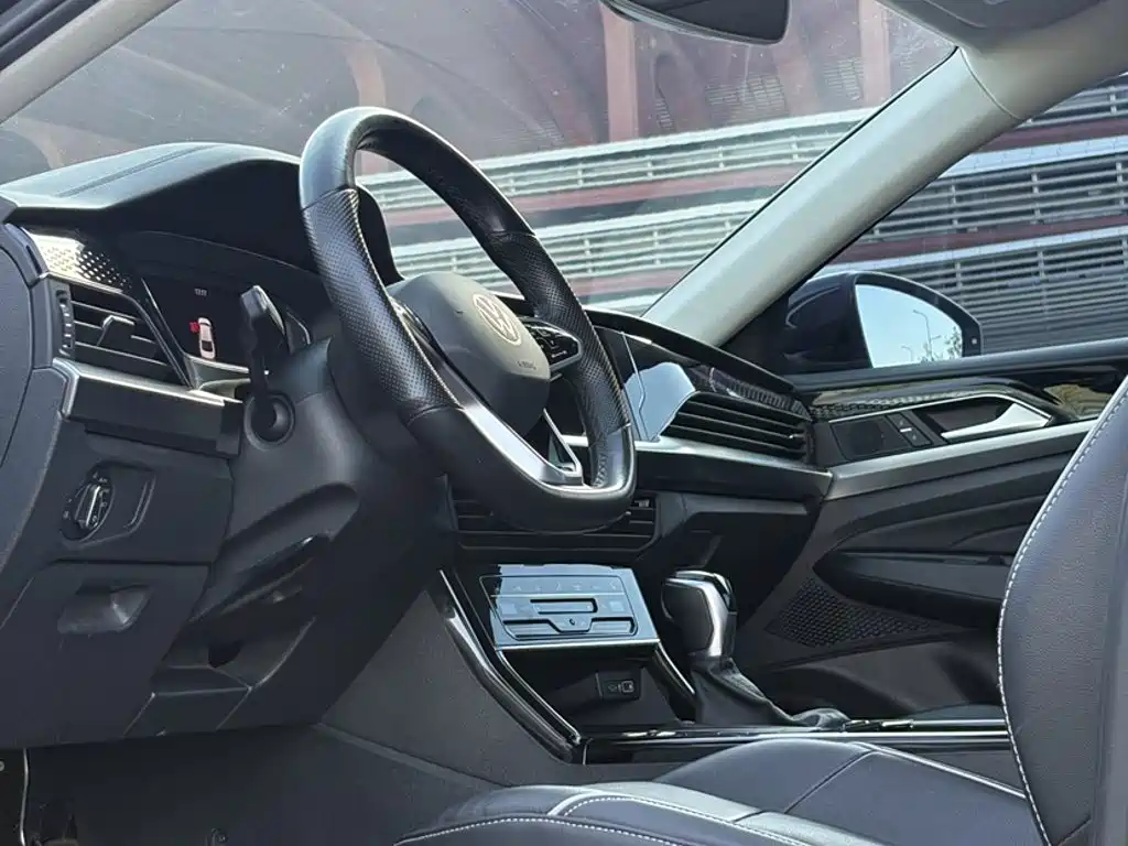 Volkswagen Passat PHEV — миниатюра 16