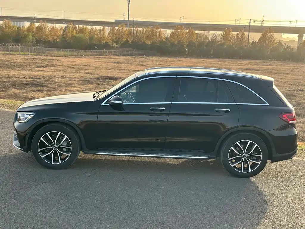 MERCEDES-BENZ GLC