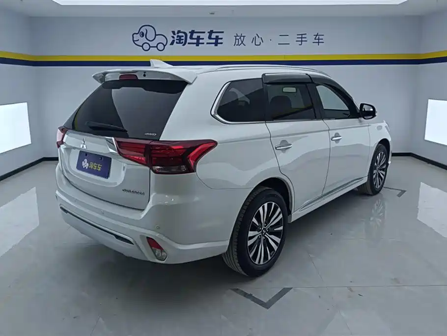 MITSUBISHI OUTLANDER