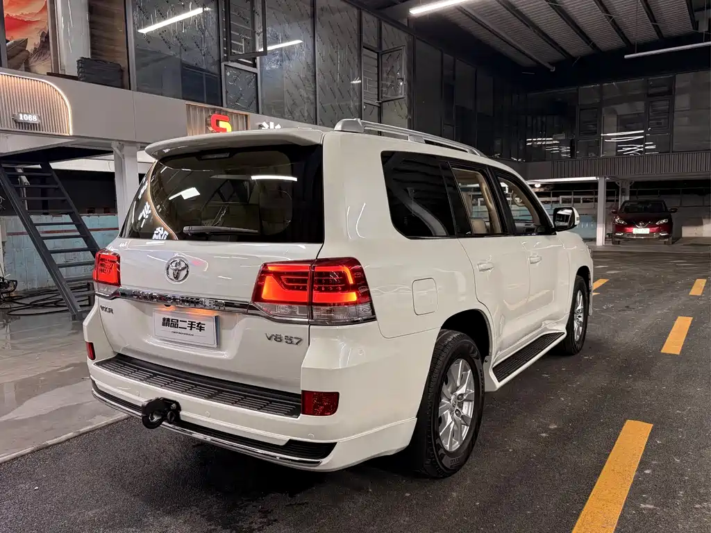 Toyota Land Cruiser 2016 5.7L