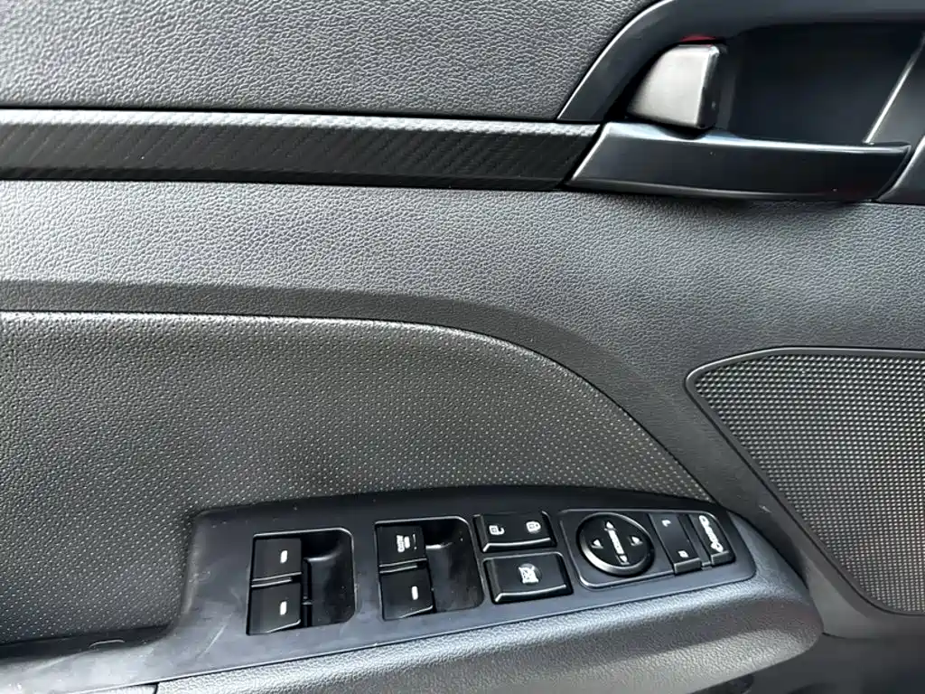 Hyundai Elantra — миниатюра 16