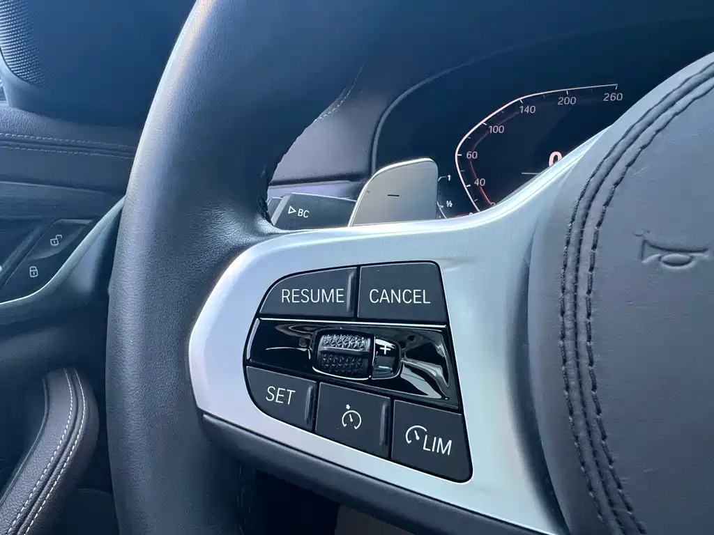 BMW 5 Series — миниатюра 11