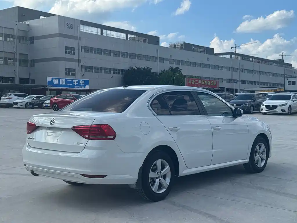 Volkswagen Lavida — миниатюра 5
