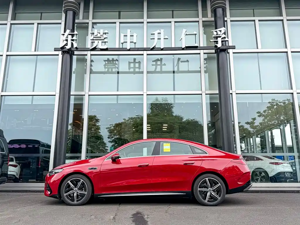 Mercedes-Benz CLA 2025 300L