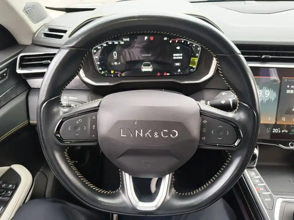 Lynk & Co 05 — миниатюра 11
