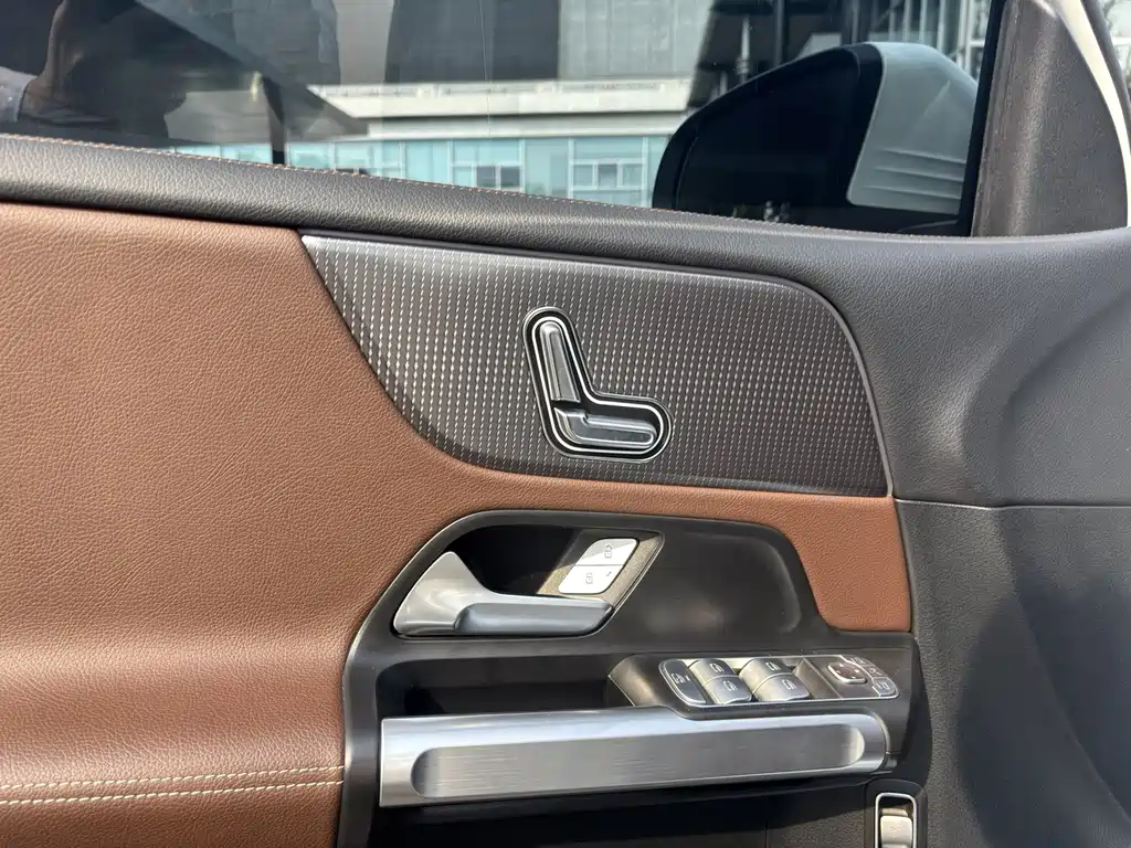 Mercedes-Benz GLB — миниатюра 11