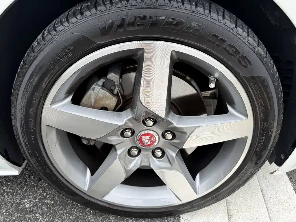 Jaguar XE — миниатюра 10