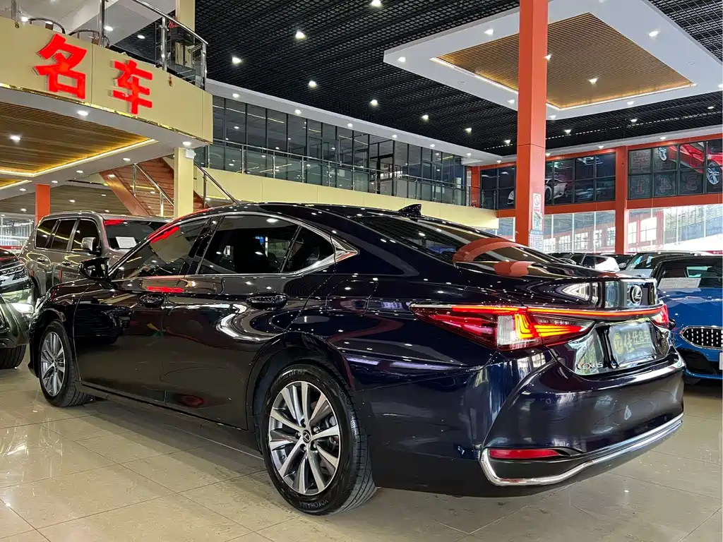 Lexus ES 2020 200