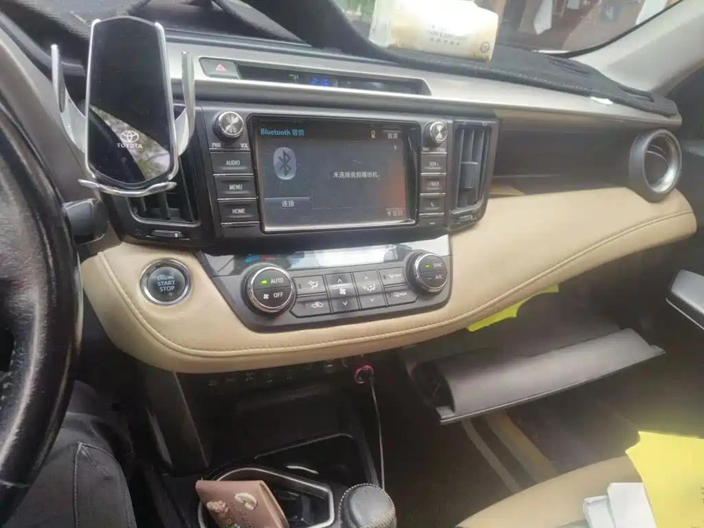 Toyota RAV4 — миниатюра 6