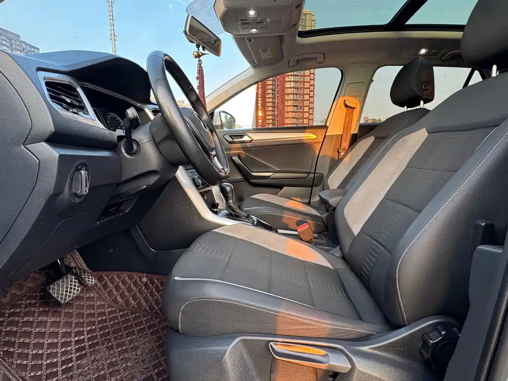 Volkswagen T-Roc — миниатюра 4