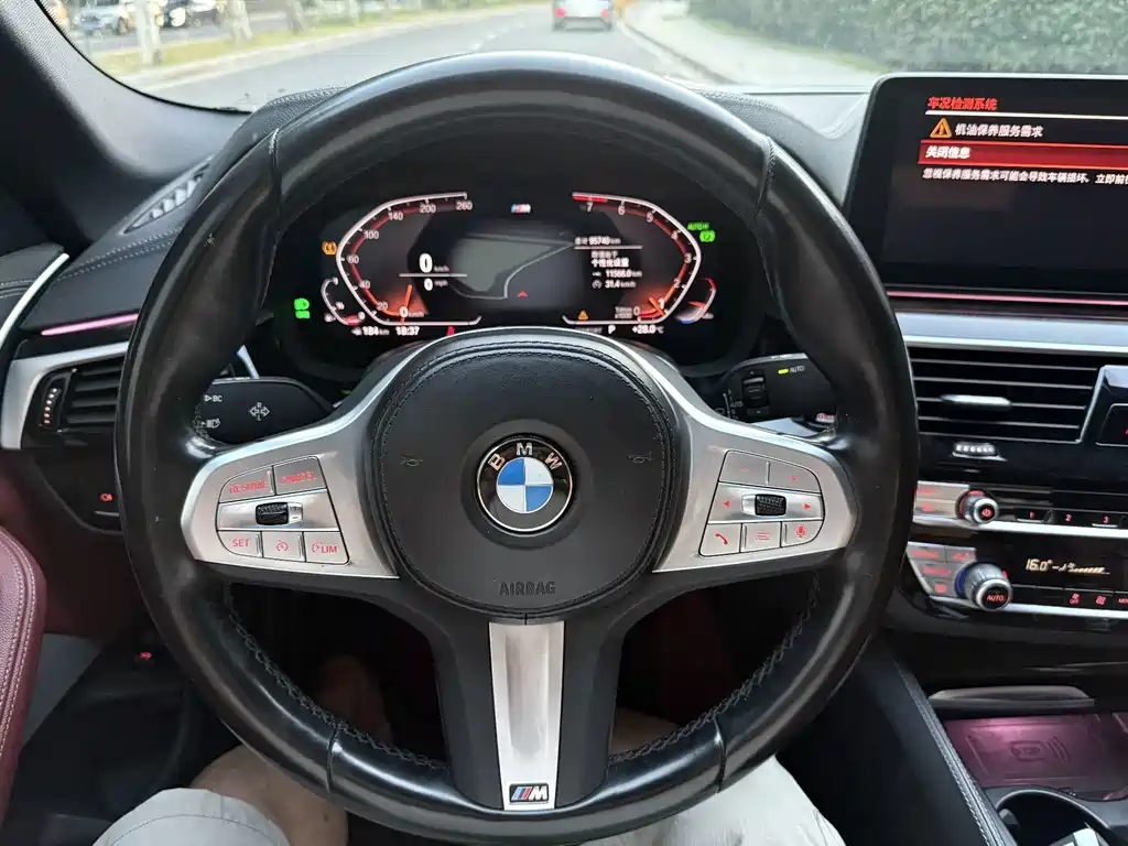BMW 5 Series — миниатюра 9