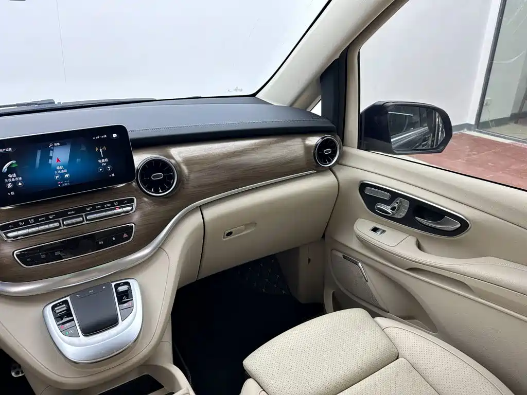 Mercedes-Benz V-Class — миниатюра 17