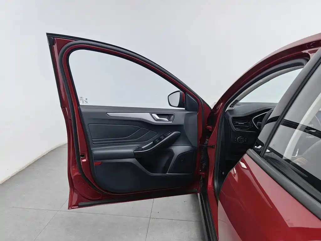 Ford Focus — миниатюра 8