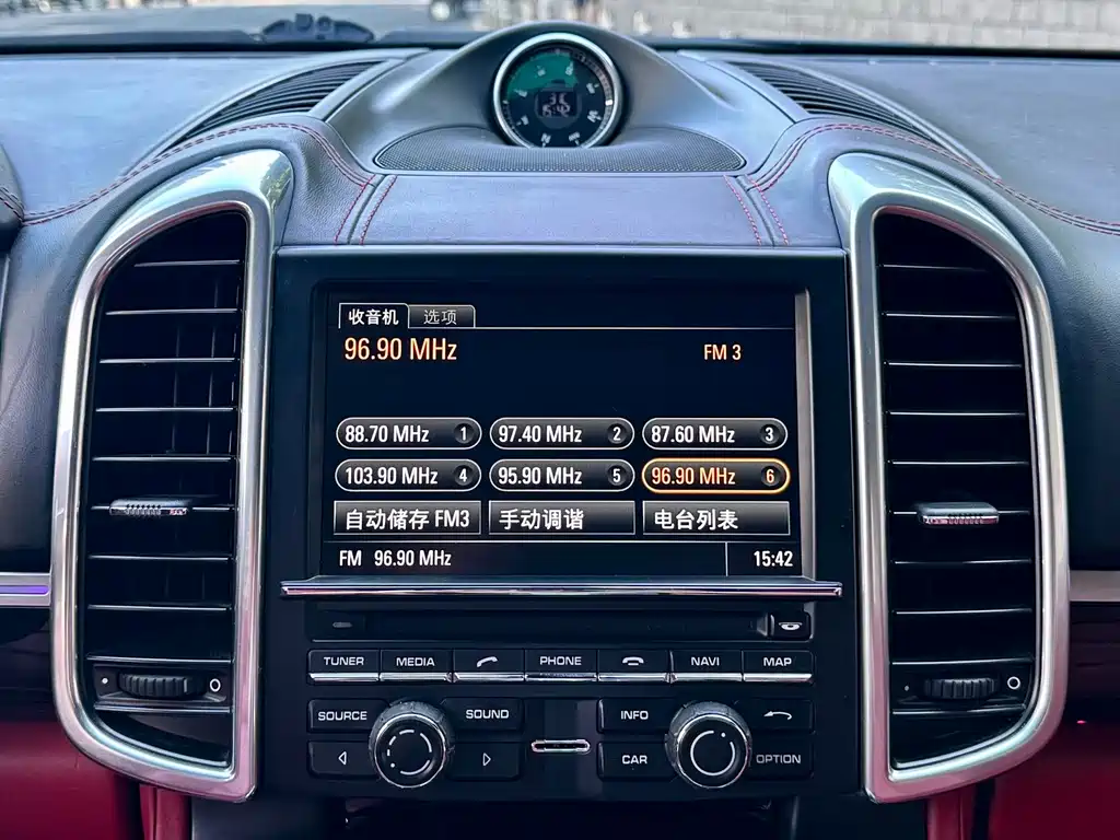 Porsche Cayenne — миниатюра 8