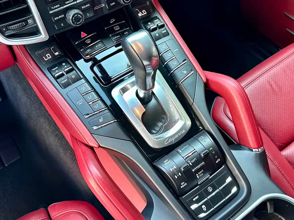 Porsche Cayenne — миниатюра 10