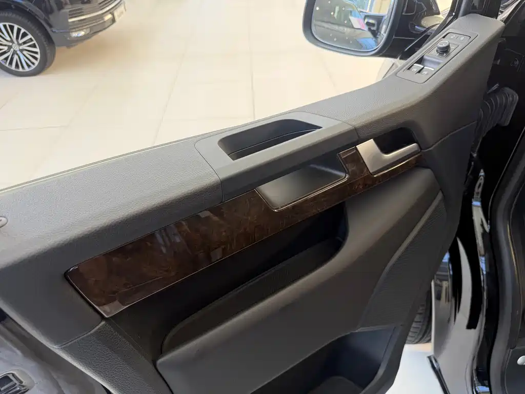 Volkswagen Multivan — миниатюра 14
