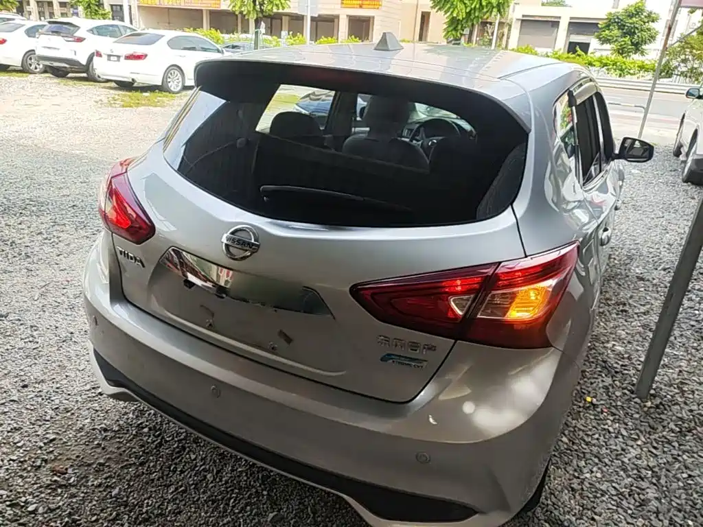 Nissan Tiida — миниатюра 7