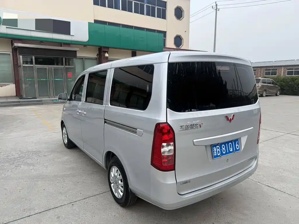Wuling Rongguang V — миниатюра 3