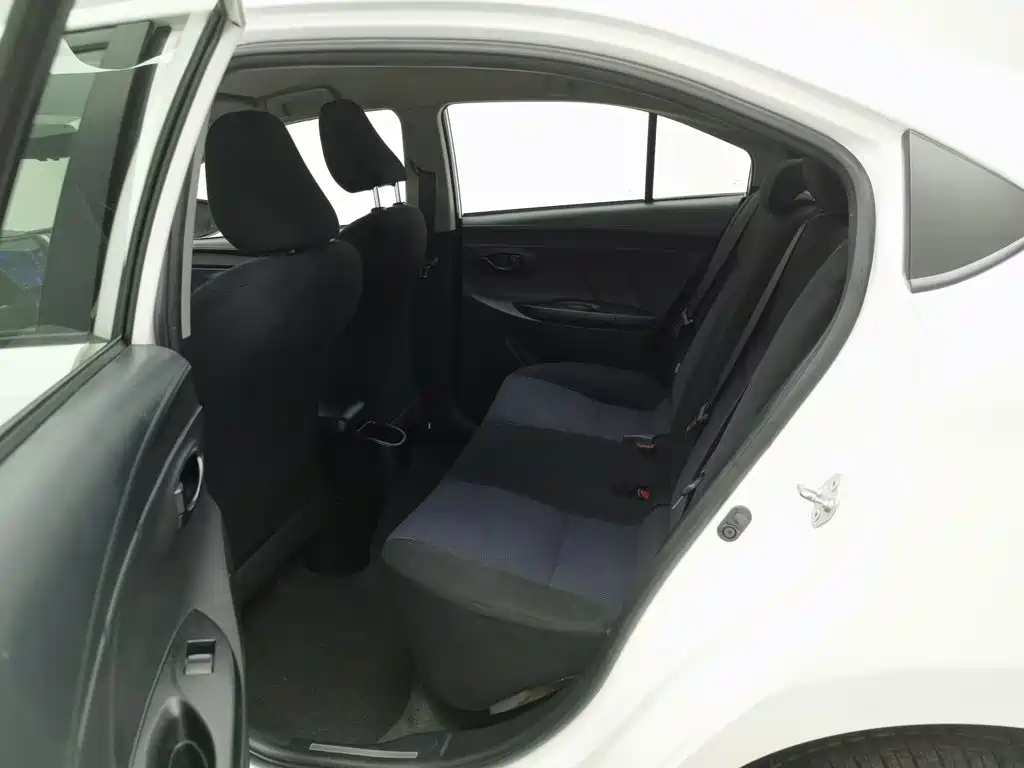 Toyota Yaris L — миниатюра 15