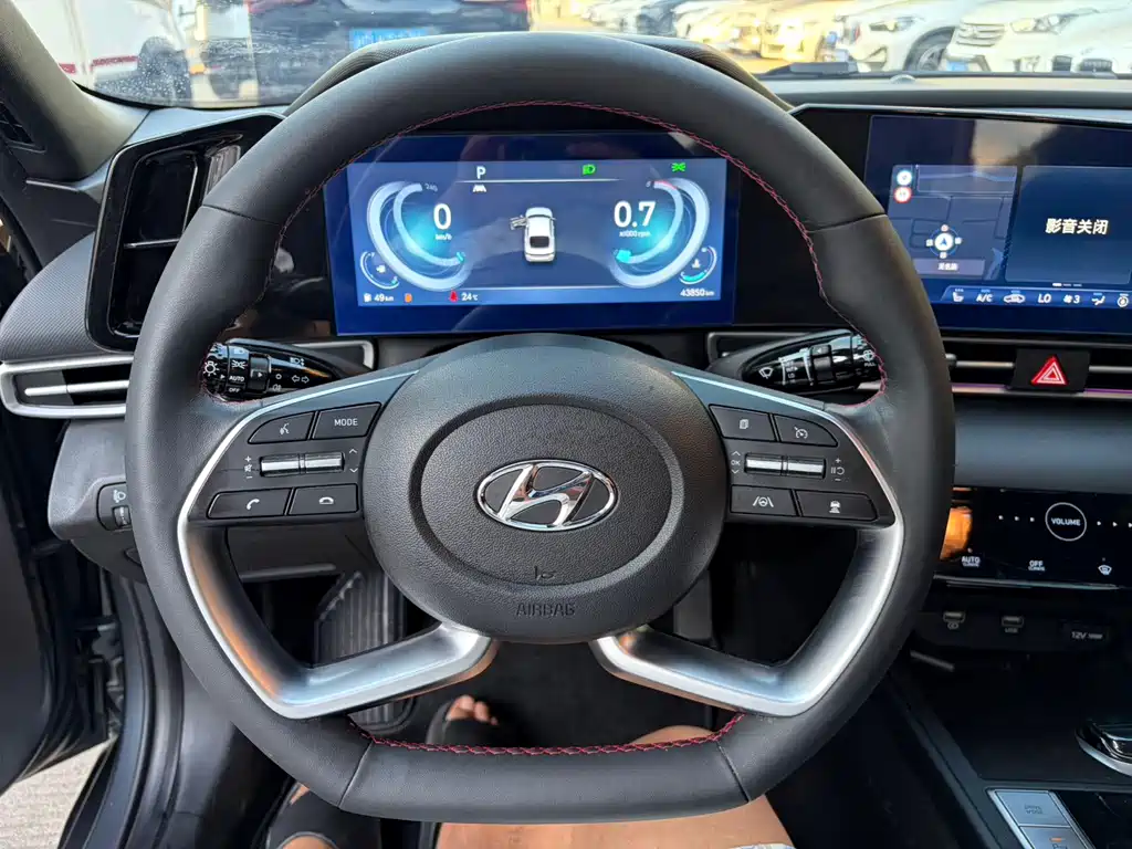 Hyundai Elantra — миниатюра 15