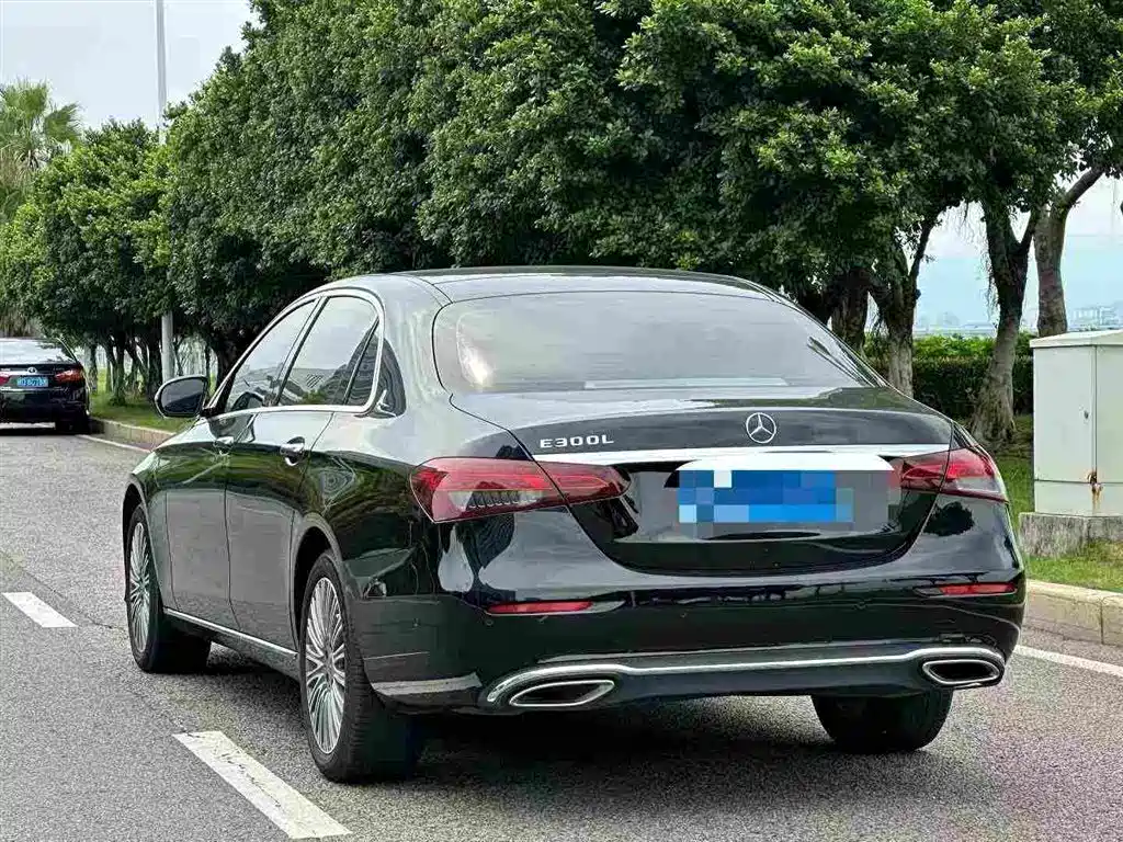 Mercedes-Benz E-Class — миниатюра 5